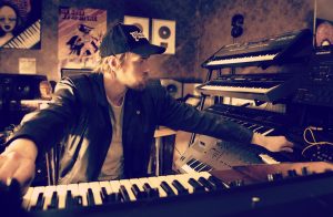 LOOSE TAPE – ROISTO